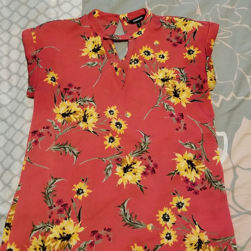 Express floral keyhole short sleeve blouse